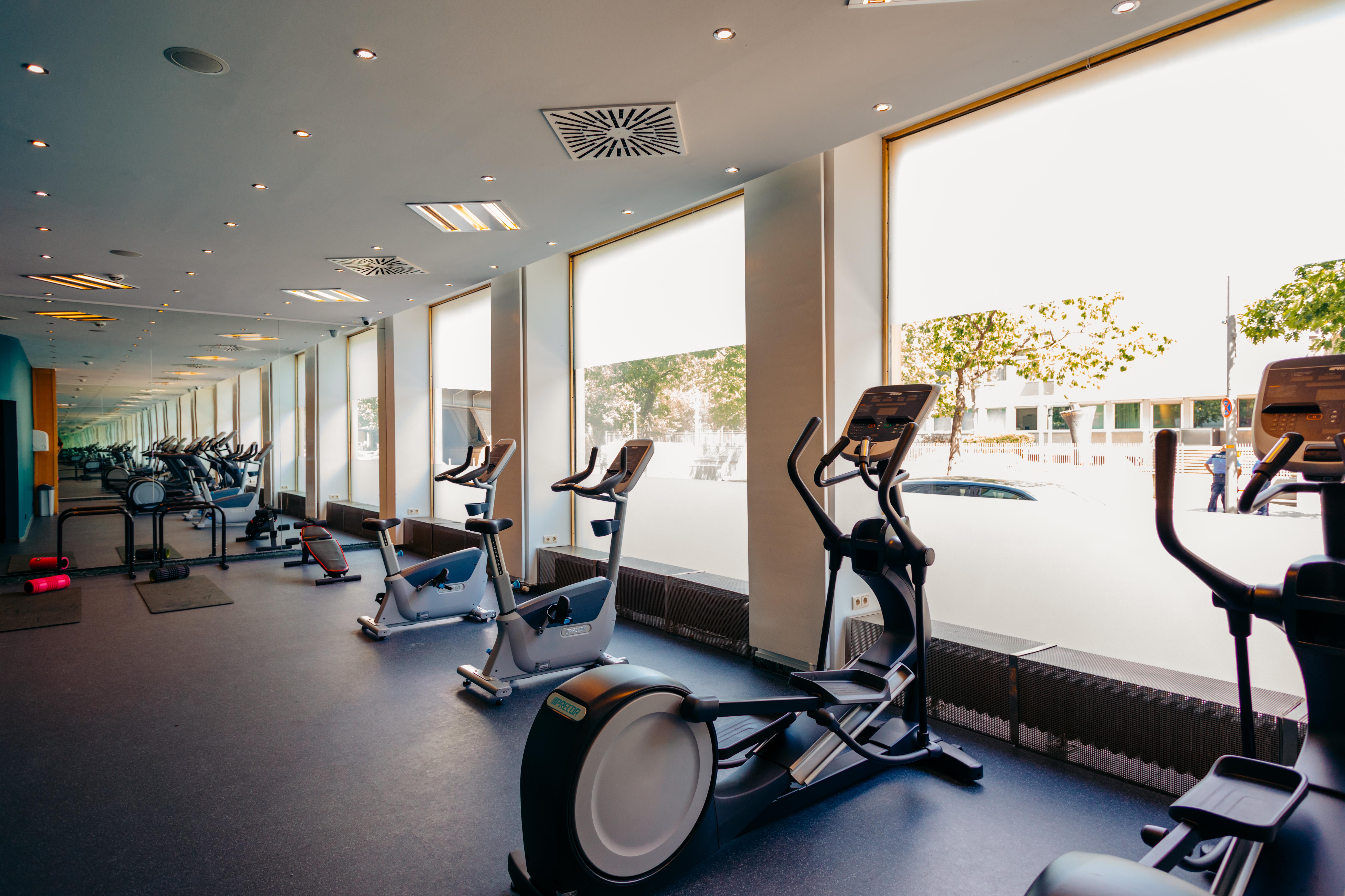فندق بريستول برلين المظهر الخارجي الصورة The gym at the hotel